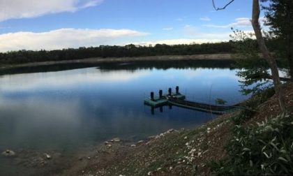 L’idea: un parco fotovoltaico galleggiante sul laghetto della ex cava di Pontirolo