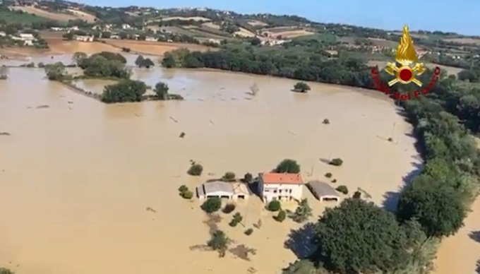 Alluvione nelle Marche, anche i Vigili del Fuoco di Bergamo in aiuto della popolazione