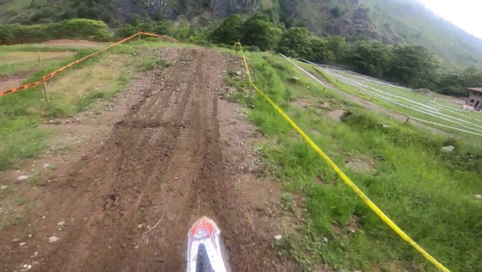 Cade sulla pista di motocross: 21enne ferito a Ponte Nossa