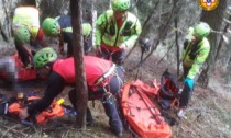 Scivola mentre cerca funghi a Branzi, 47enne di Torino soccorso nel bosco