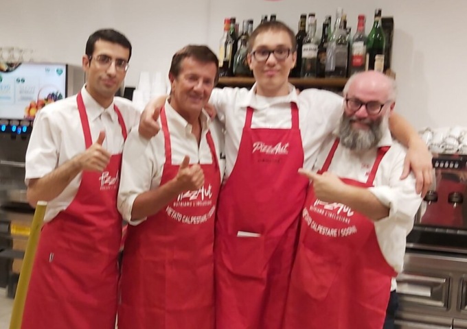 Gori e l’assessore Messina da PizzAut: «Bella esperienza, ci piacerebbe replicarla a Bergamo»