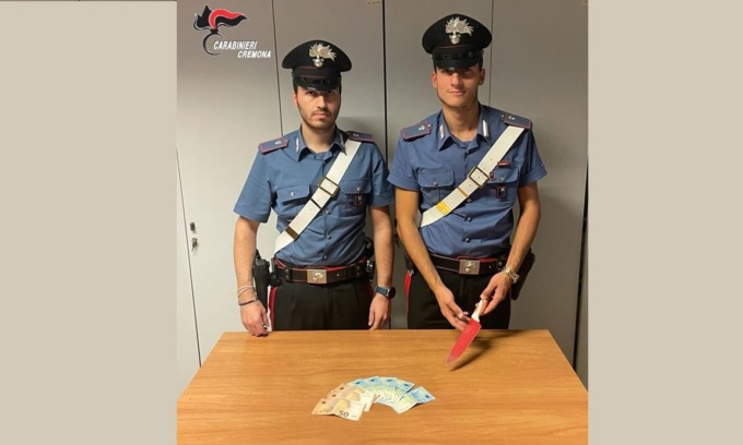 «Mi lasci? Voglio 500 euro di risarcimento», dice alla ex dopo averla picchiata