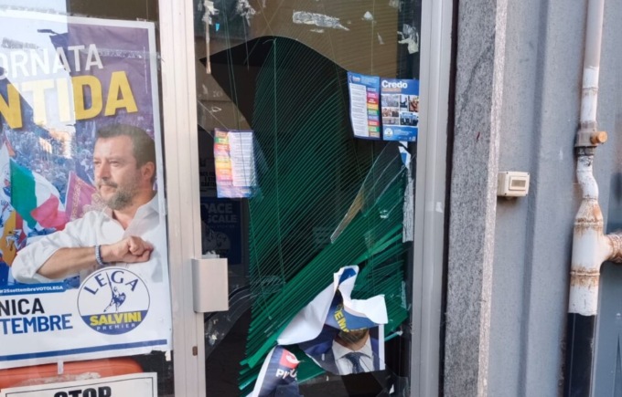 Vandalizzata nella notte la sede della Lega di Zanica. Il sindaco: «Serve una condanna collettiva»