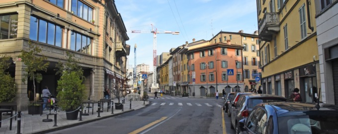 Via Zambonate, l’assessore Brembilla: «Mi stupisce essere criticato per la scelta di materiali di pregio»