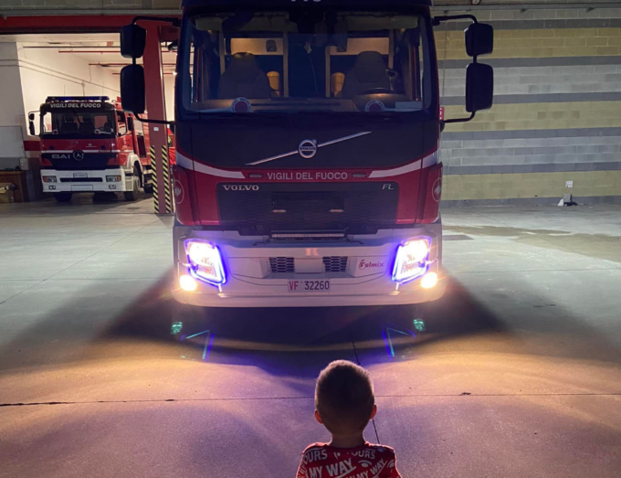 Famiglia di Faenza ospitata dai Vigili del fuoco di Madone dopo essere stata derubata a Capriate