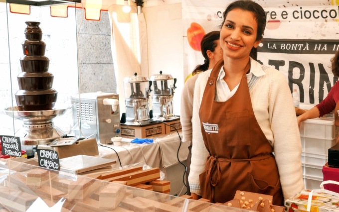 La nuova veste di Mercatanti, che riempie di colori anche piazza Dante