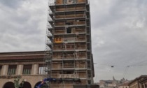 Saita sul restauro della Torre dei Caduti: «Si sono ciulati l'oro dell'orologio»