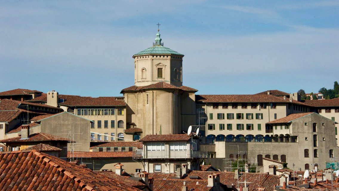 Centro storico di Città alta con il Seminario Vescovile Giovanni XXIII dal  di sopra, Bergamo, Lombardia, Italia, Europa Foto stock - Alamy