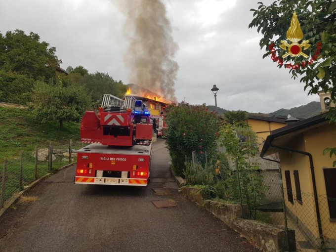 Catena di solidarietà per le famiglie che hanno perso tutto nell’incendio a Cenate Sopra