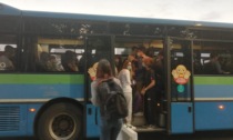 Sovraffollamento dei bus, i sindacati: «Le tensioni a bordo ricadono sugli autisti: valutiamo lo sciopero»