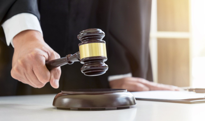 Tentò di uccidere una donna con un coltello, condannato a 4 anni un 45enne di Calcinate