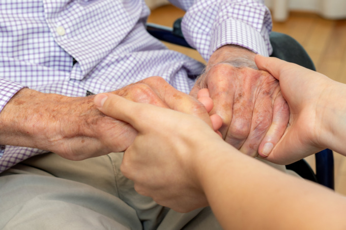 A ogni nonno un suo possibile nipote: nuova piattaforma per combattere la solitudine