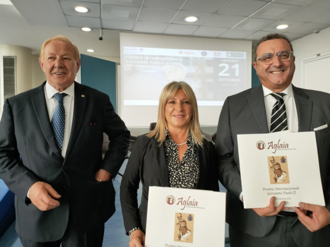 «In prima linea contro il Covid nella prima tragica ondata», premiati due medici del Papa Giovanni