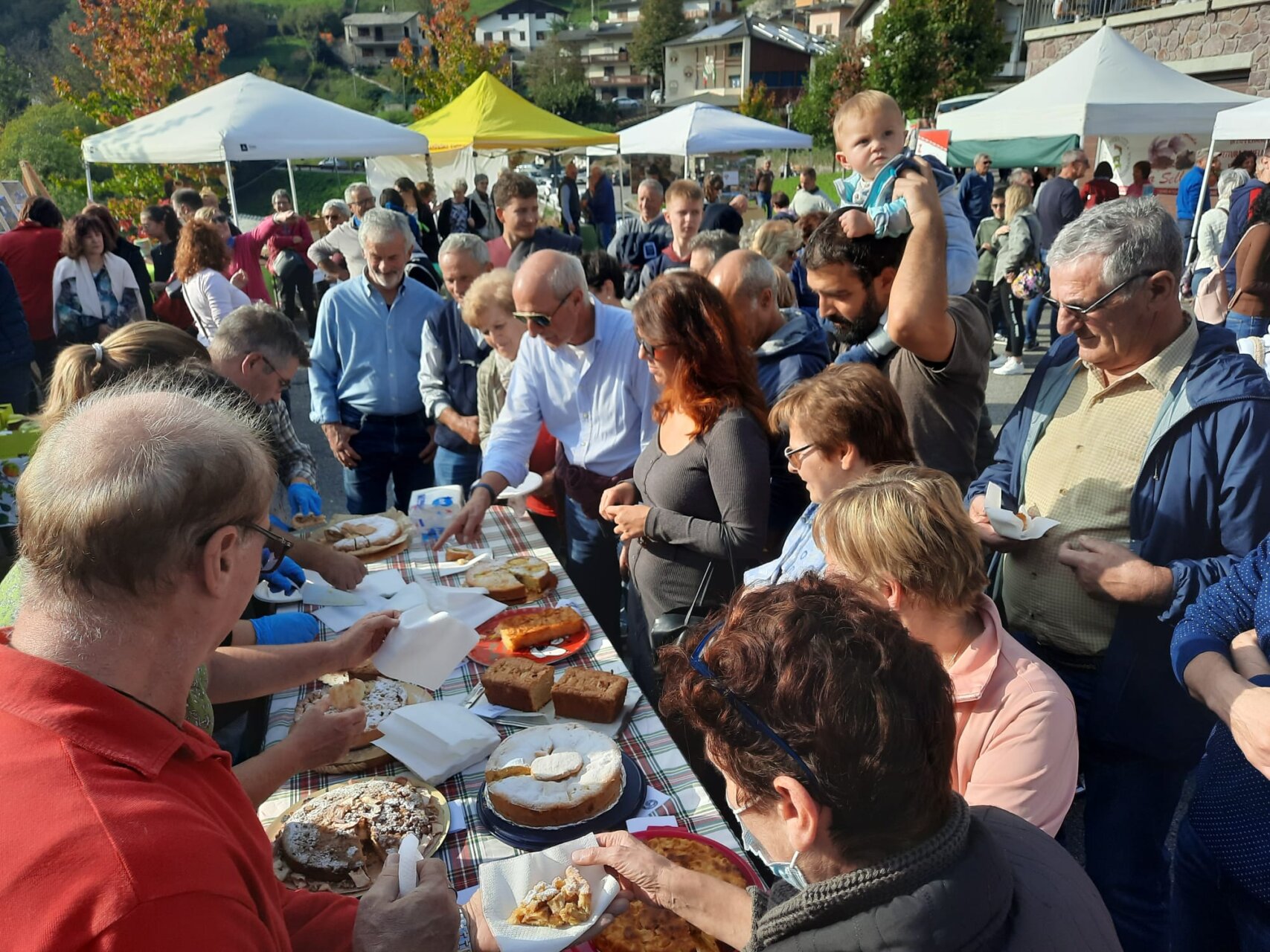 Pazzi Per Le Mele! A Moio De' Calvi Tutto Esaurito Nel Ricordo Di Amici ...