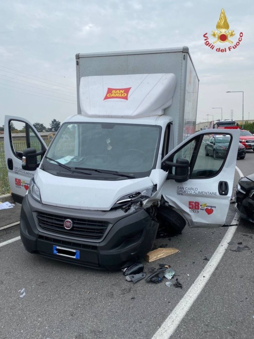 Incidente tra auto e furgone a Presezzo