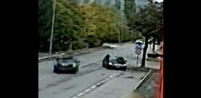 Curno, dimentica il freno a mano e l’auto finisce pericolosamente in mezzo alla strada