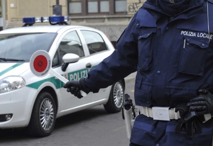 Brusaporto, urta con il furgone una motociclista e fugge: rintracciato e denunciato