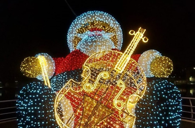 Non è vero che a Sarnico l’albero di Natale si accenderà inserendo una moneta