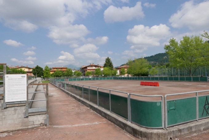 Cittadino denuncia vandali al centro sportivo di via Pilo, la Polizia locale: «I vigili sono tutti impegnati»