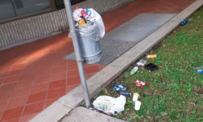 Il Comune di Bergamo fa installare dei cestini nuovi dopo la segnalazione del consigliere Bianchi