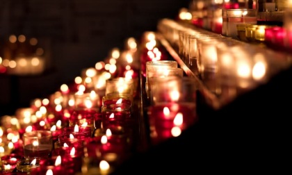 Messe feriali a lume di candela e altri trucchi contro il caro energia