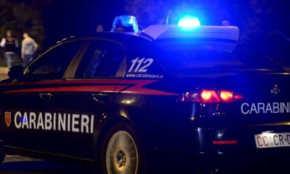Aggredisce i carabinieri davanti a una discoteca di Dalmine: nei guai 24enne lecchese