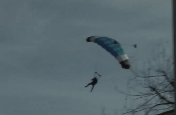 Paracadutisti bergamaschi precipitano ad Abbiategrasso: ferite gravi