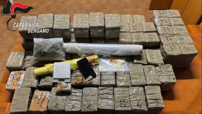 Spacciatore di Mozzo arrestato a Boccaleone: nella sua casa trovati oltre 76 chili di droga