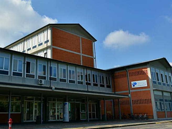 Gli strumenti sequestrati all’officina abusiva? Regalati all’istituto Pesenti