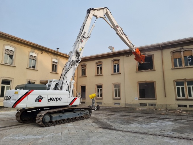 Bergamo, ex Italcementi: cominciata la demolizione. Poi nuovo quartiere