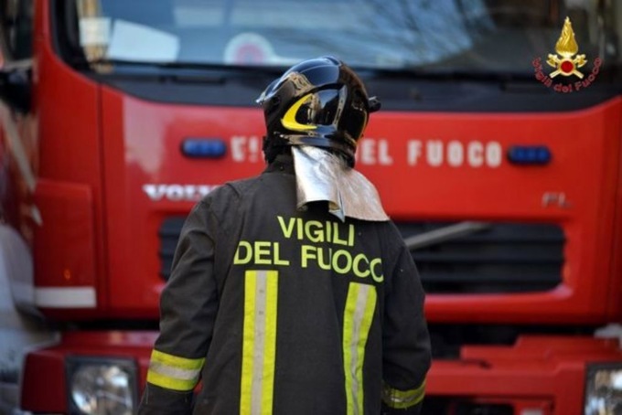 Incendio nel fienile di un allevamento di mucche a Gorlago: nessun ferito, ma diversi danni