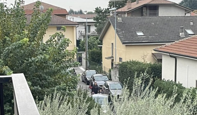 Si assenta il vigile e a Lallio tornano i parcheggi selvaggi: «I cittadini se ne approfittano»