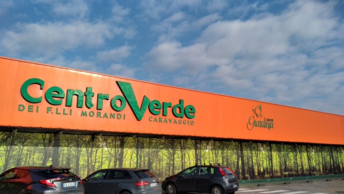 Tenta di svaligiare il Centro Verde di Caravaggio, ma le guardie giurate lo fermano