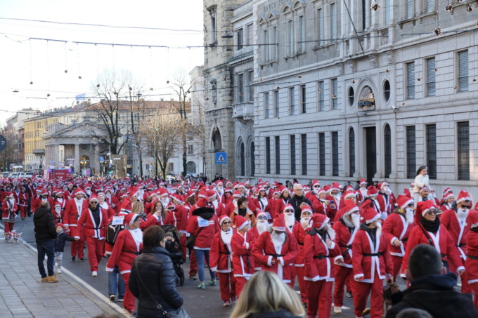 Alla vigilia di Natale, torna in centro città la Babbo Running: cinque chilometri per la ricerca
