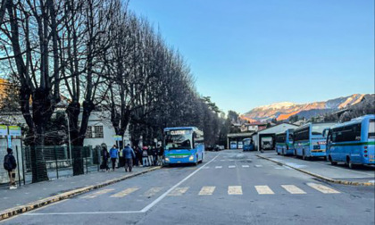 Autista aggredito alla stazione autolinee di Clusone, 40 giorni di prognosi