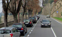 Aumentano i mezzi parcheggiati nelle strisce blu, ma restano il 10% in meno rispetto al 2019