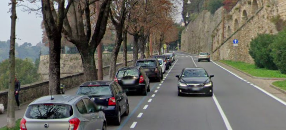 Aumentano i mezzi parcheggiati nelle strisce blu, ma restano il 10% in meno rispetto al 2019
