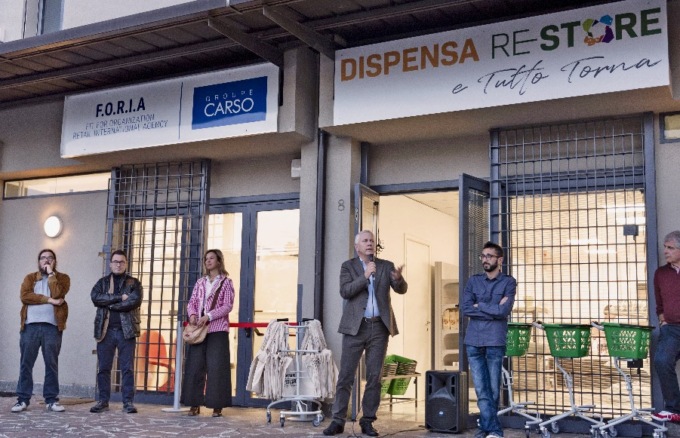 Bergamo, sulla strada per Lallio: ecco la bottega dove prendi il cibo… gratis