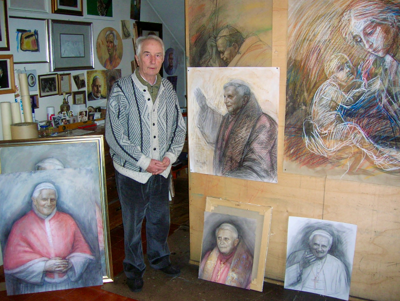 Il pittore Angelo Capelli nel suo studio