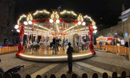 A Bergamo non è Natale senza giostrina in piazza Vittorio Veneto. E infatti è arrivata!