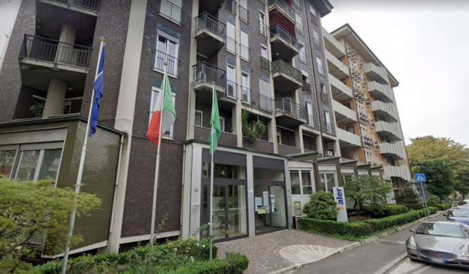 Case popolari, a Bergamo allarme «bollette esorbitanti»: protesta degli inquilini sotto la sede