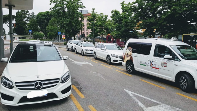 Bergamo chiede quaranta nuove licenze taxi, ma la Regione prende tempo