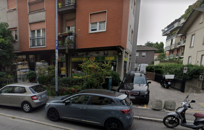 Cortocircuito di una luminaria di Natale, va a fuoco un negozio di via Broseta