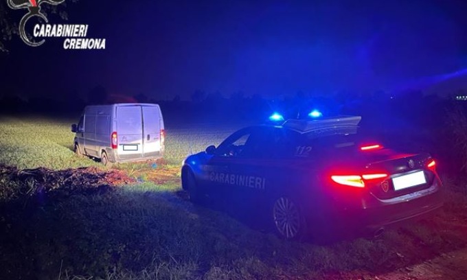 Rubano duecentomila euro in capi firmati, intercettati dai carabinieri a Spino d’Adda