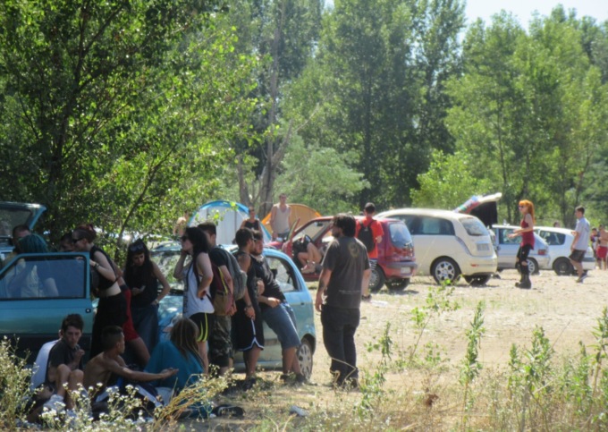 Rave party a Fornovo San Giovanni, i residenti chiamano i carabinieri: sgomberata l’area