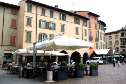 Pass Ztl negato ai commercianti senza veicolo aziendale: «Lavorare in centro sta diventando una corsa a ostacoli»