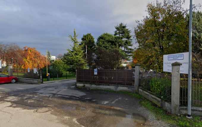 Era un pensionato l’uomo schiacciato da una pressa in un’industria di Lallio