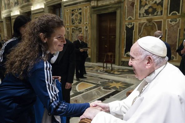 Ilaria Galbusera, capitano della Nazionale volley sorde, ha incontrato Papa Francesco