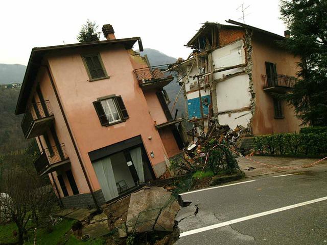 Frane in Bergamasca: diecimila persone convivono col pericolo. E si fa troppo poco