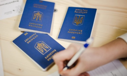 Muratore russo fermato a Orio con un falso passaporto ucraino: «Fuggo dalla guerra»